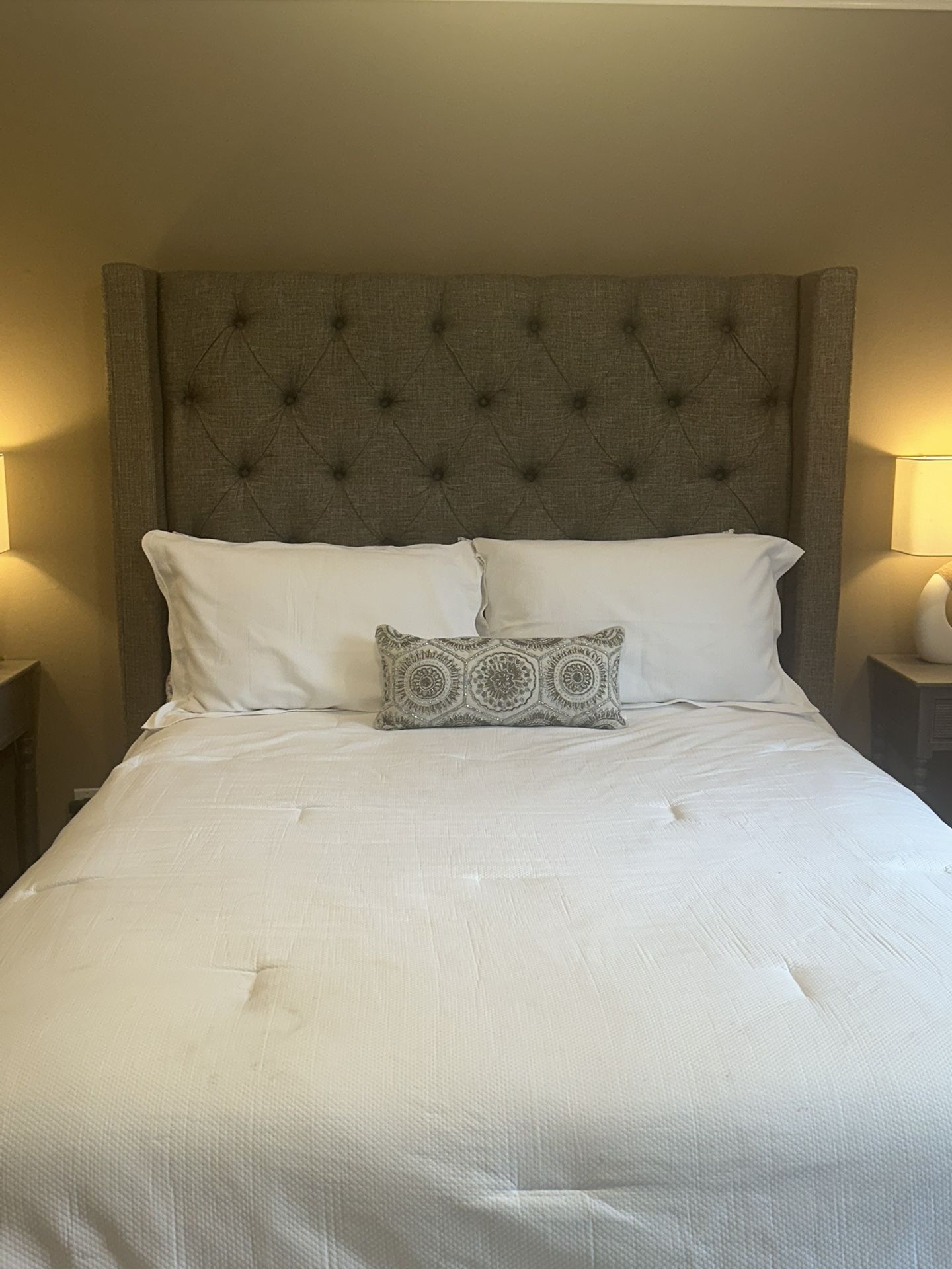 Queen Sized Bed Frame And Mattress 