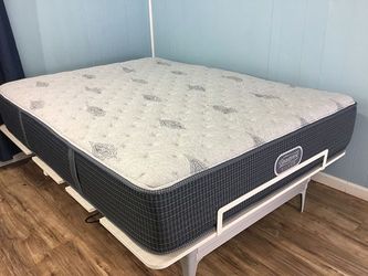 like New King Size Beautyrest Silver Luxury Mattress