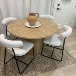 Dining Table And Chairs In Boucle 