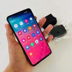 Samsung Galaxy S10e, Factory Unlocked,  Excellent Condition.  Like New 