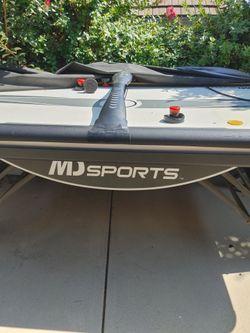 Air hockey table