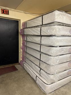 Bankrupt mattresses by major name brands from realtors that are shutting their doors 499 each queen size 599 for kings