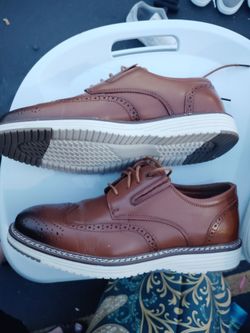 Hantatop brown leather wingtip oxfords feature a classic brogue style with decorative perforations