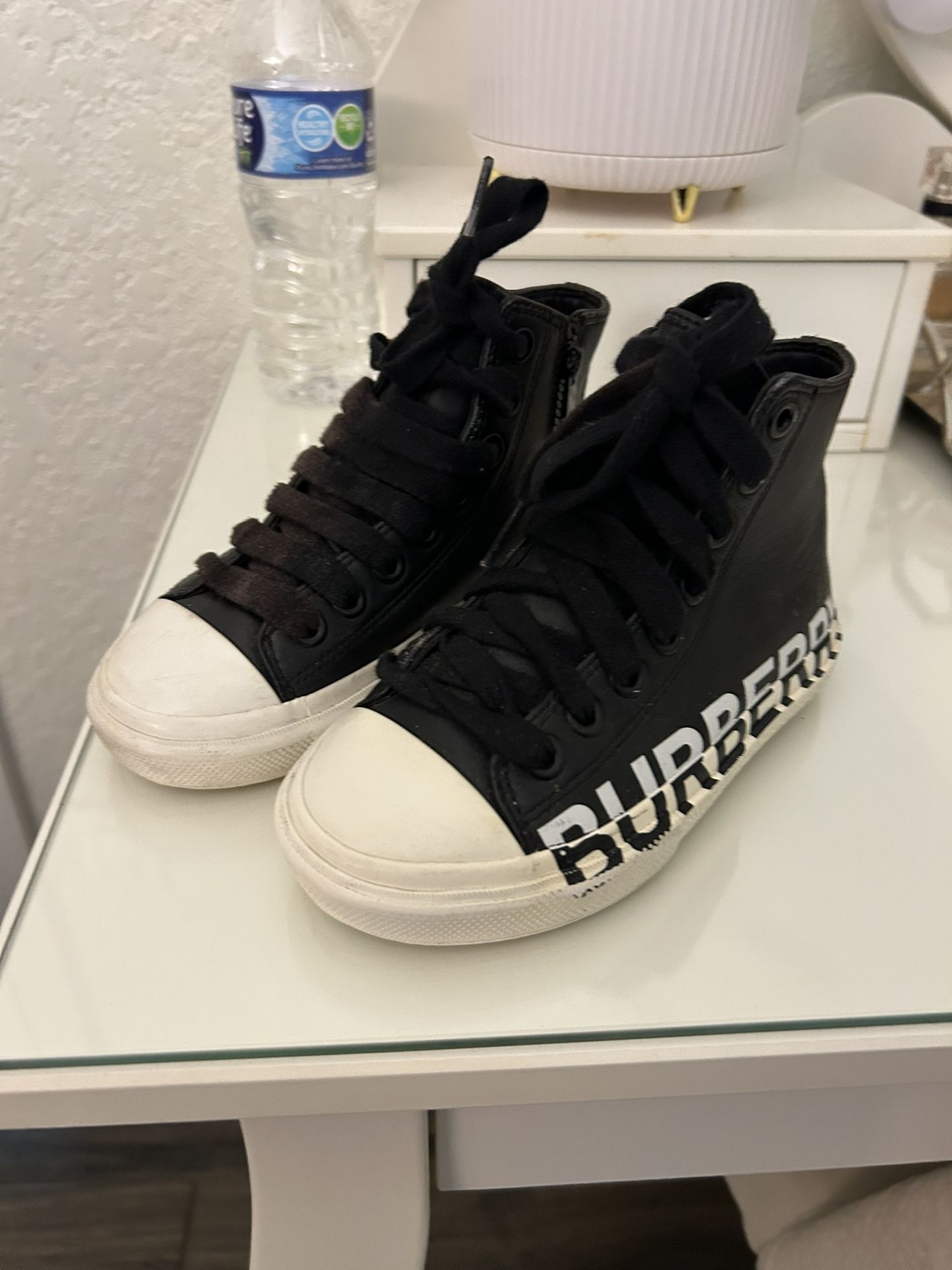 Burberry kid’s Shoes Size 28