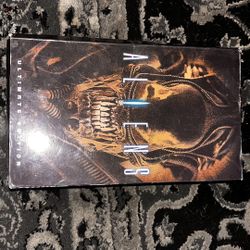 Neca Alien Ultimate Figure
