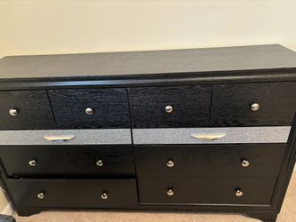 Beautiful Drawers With Mirror 