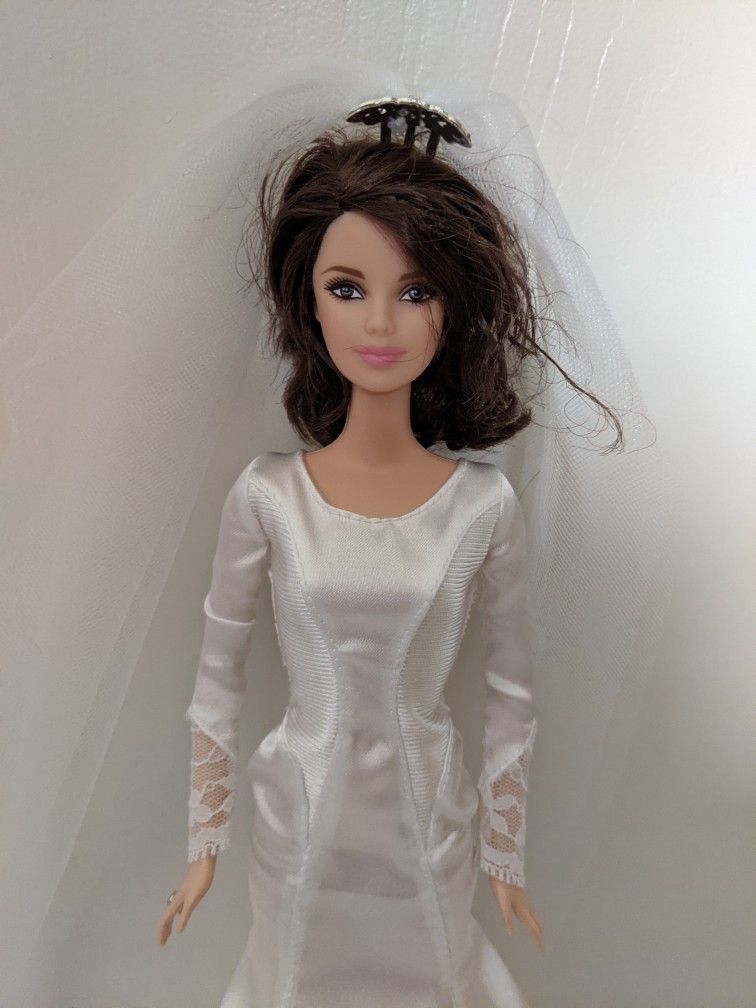 Twilight Saga Wedding Bella Swan Barbie Doll