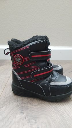 Toddler size 8 winter boots