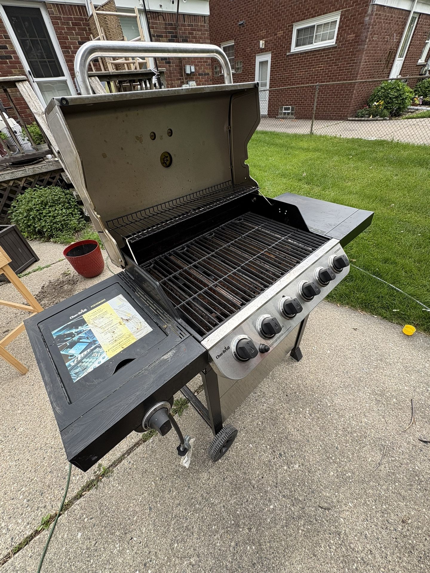 Charbroil Gas Grill