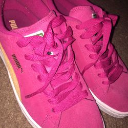 Women Pink Pumas Sneakers