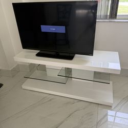 TV VIZIO 39” + TV STAND