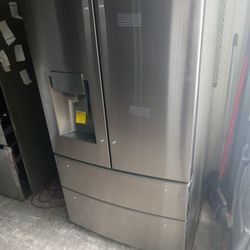 LG Refrigerator Four Doors Stainless Steel For Low Price Brand New Open Box 