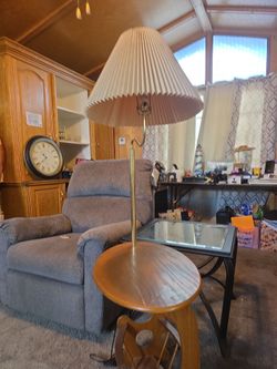 End Table with Lamp and basket