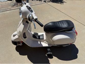 VESPA 12V Kids Electric Motorcycle with Music Horn Story Training Wheels White
