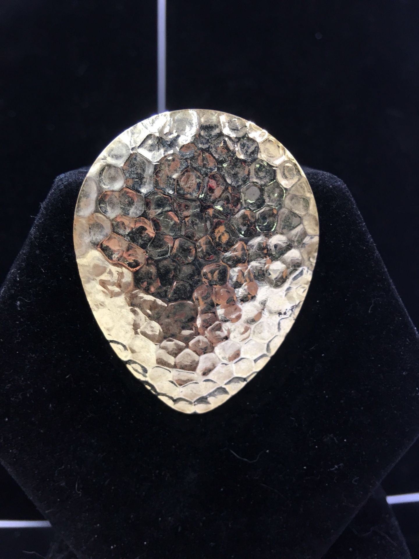 Silver toned pear shaped scarf clip