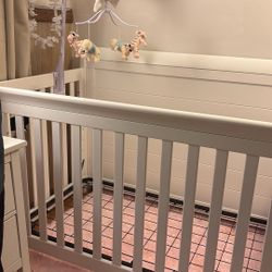 DaVinci Crib & Changer 