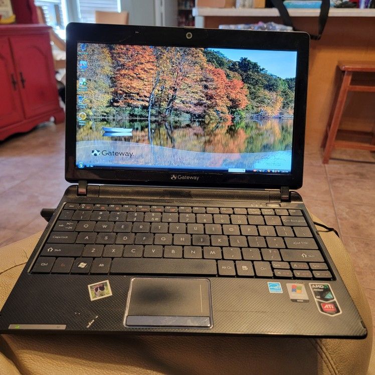 Gateway LT31, LT3103u Laptop Computer - Black - Windows Vista