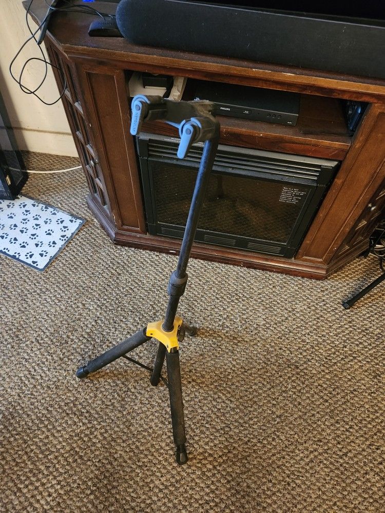 Hercules Guitar Stand. Great Shape. $25 Obo