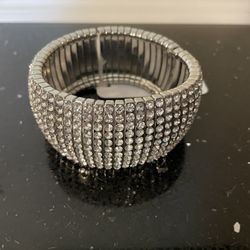 One Wink Multi Layered Crystal Stretch Bracelet 