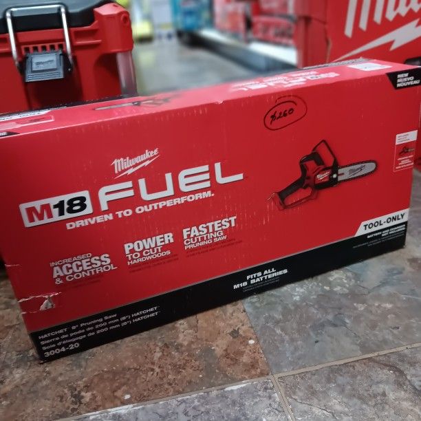 Milwaukee New Hatchet Pruning Saw 18M Fuel