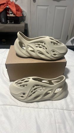 Adidas Yeezy Foam RNNR “Sand”