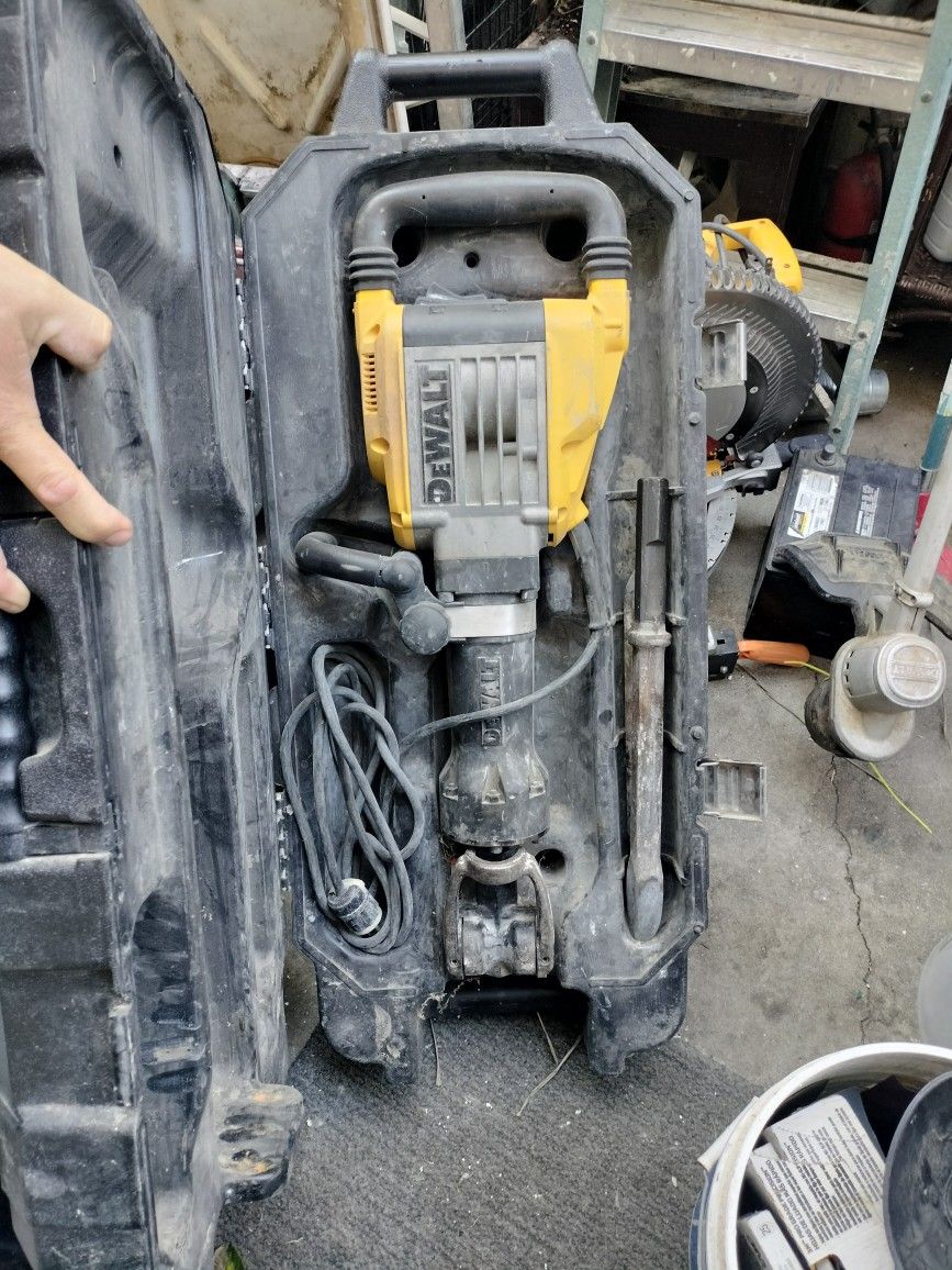 DeWalt Demolition Tool