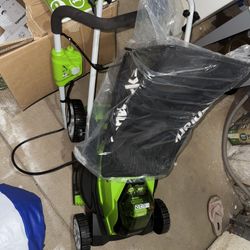 Greenworks 40V 17" Cordless (Push) Lawn Mower (75+ Compatible Tools), 4.0Ah Battery and Charger Included
