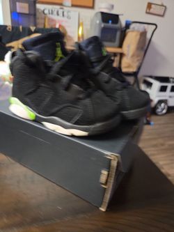 Jordan retro 6 Black/Electric Green 7c