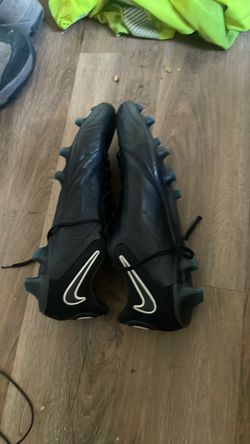 Soccer cleats