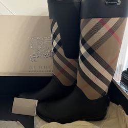 Women Burberry Rain Boots 5.5