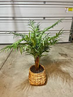Artificial decorative palm tree wicker base