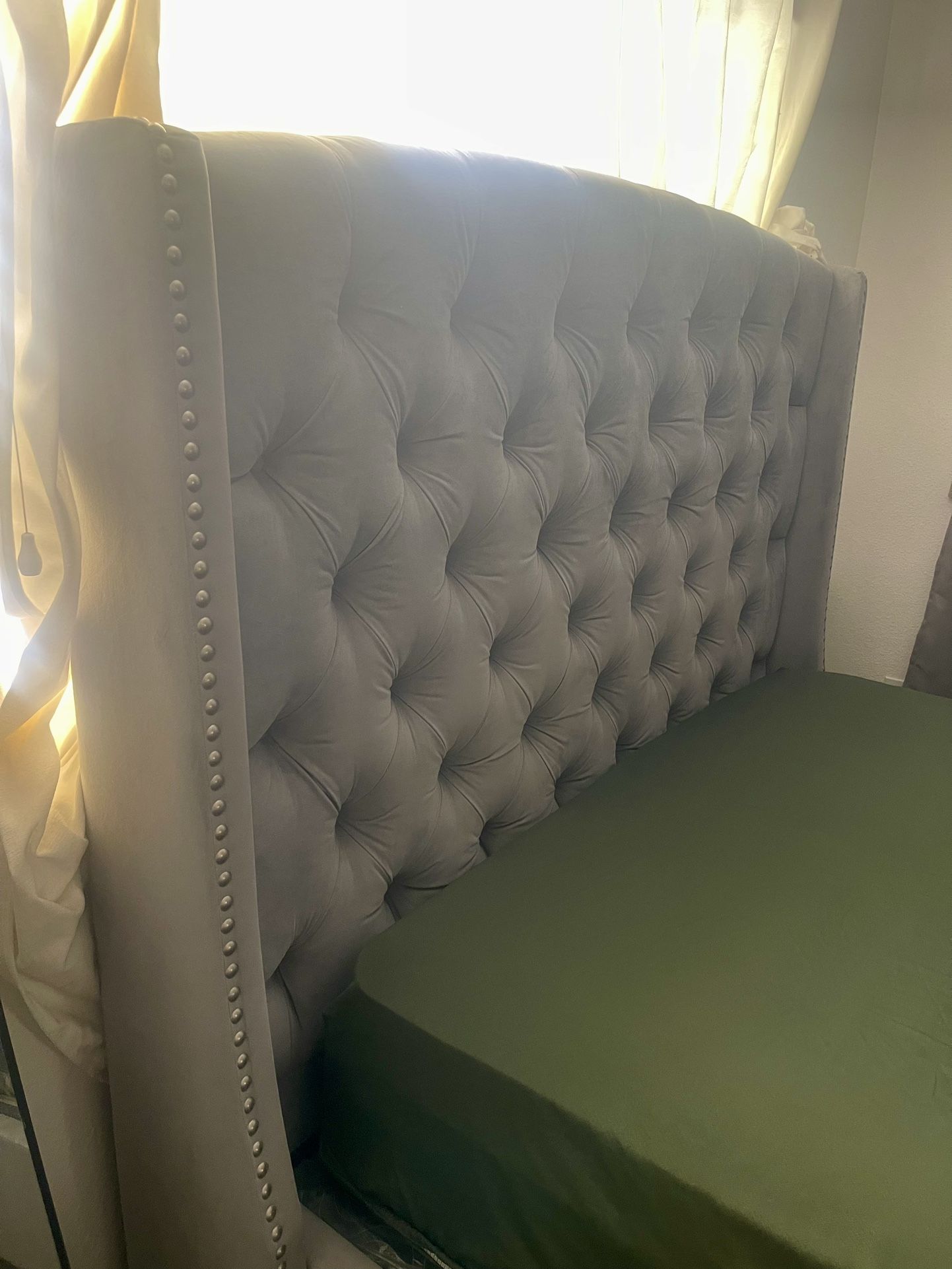 Queen Tufted Upholstered Bed Frame 