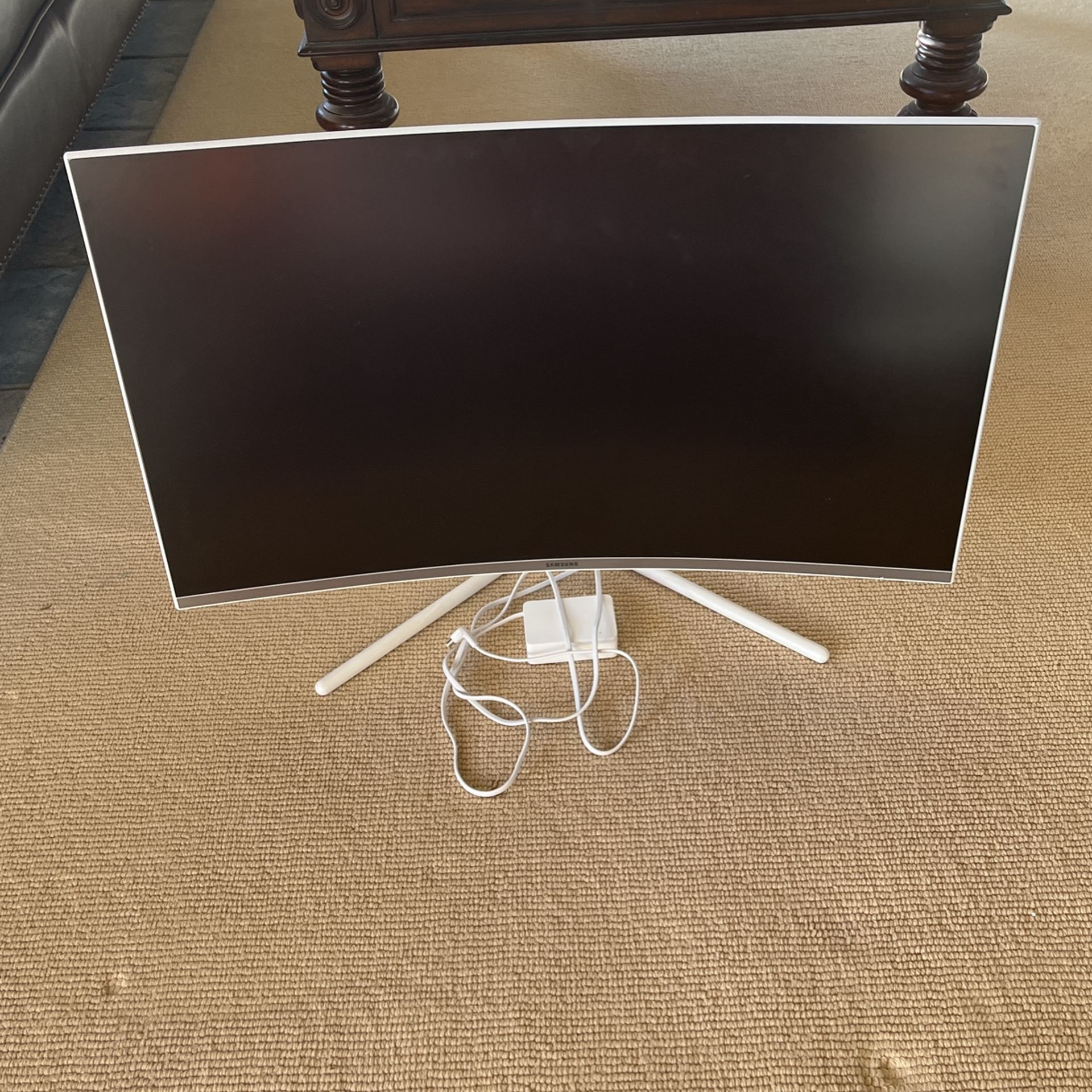 Samsung 32" Class ViewFinity UR90 4K UHD Curved Monitor