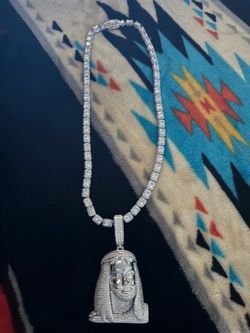 Moissanite pendant & necklace