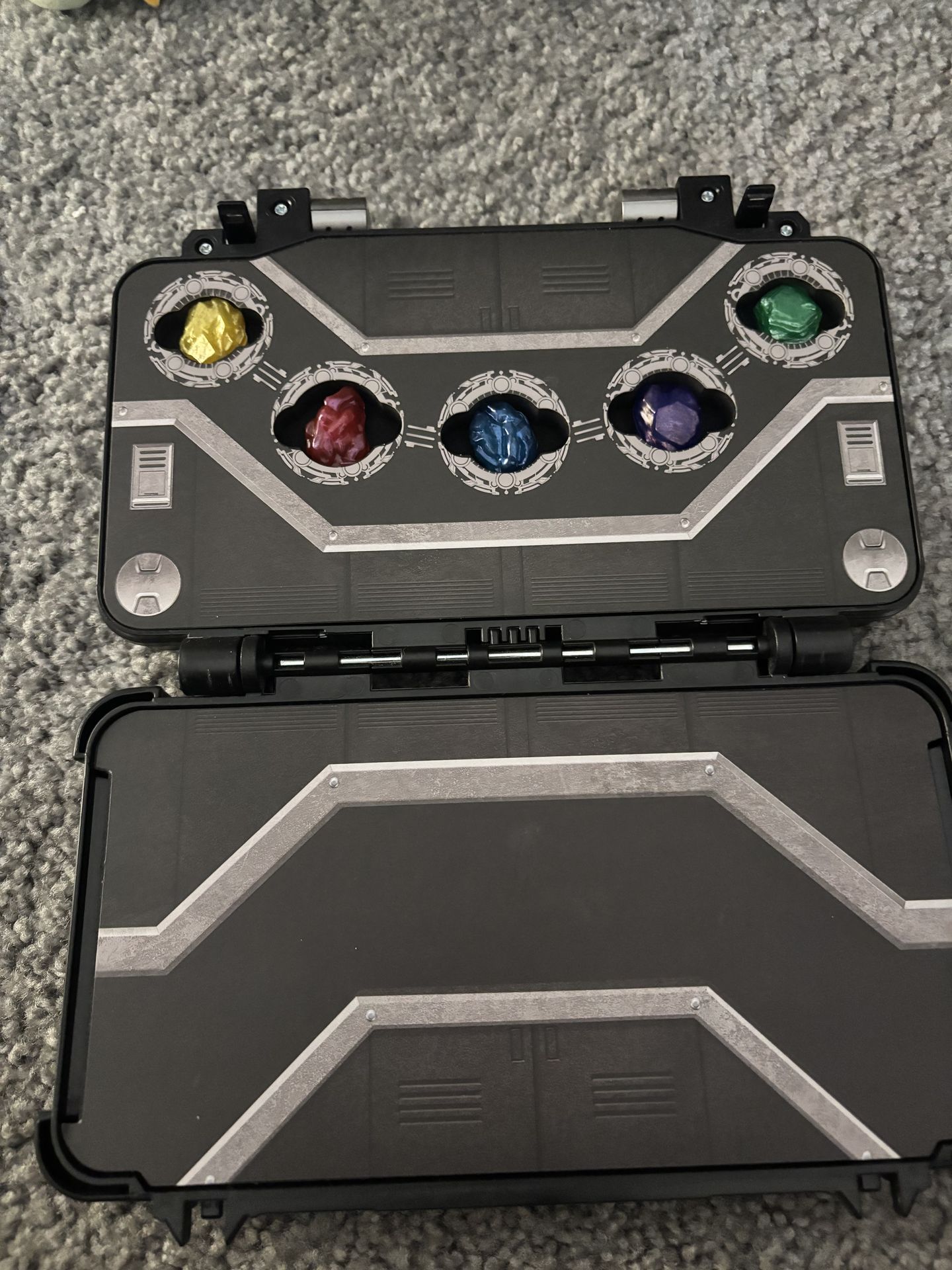 THANOS INFINITY GAUNTLET Disney Parks Exclusive 6 Stone Set Marvel