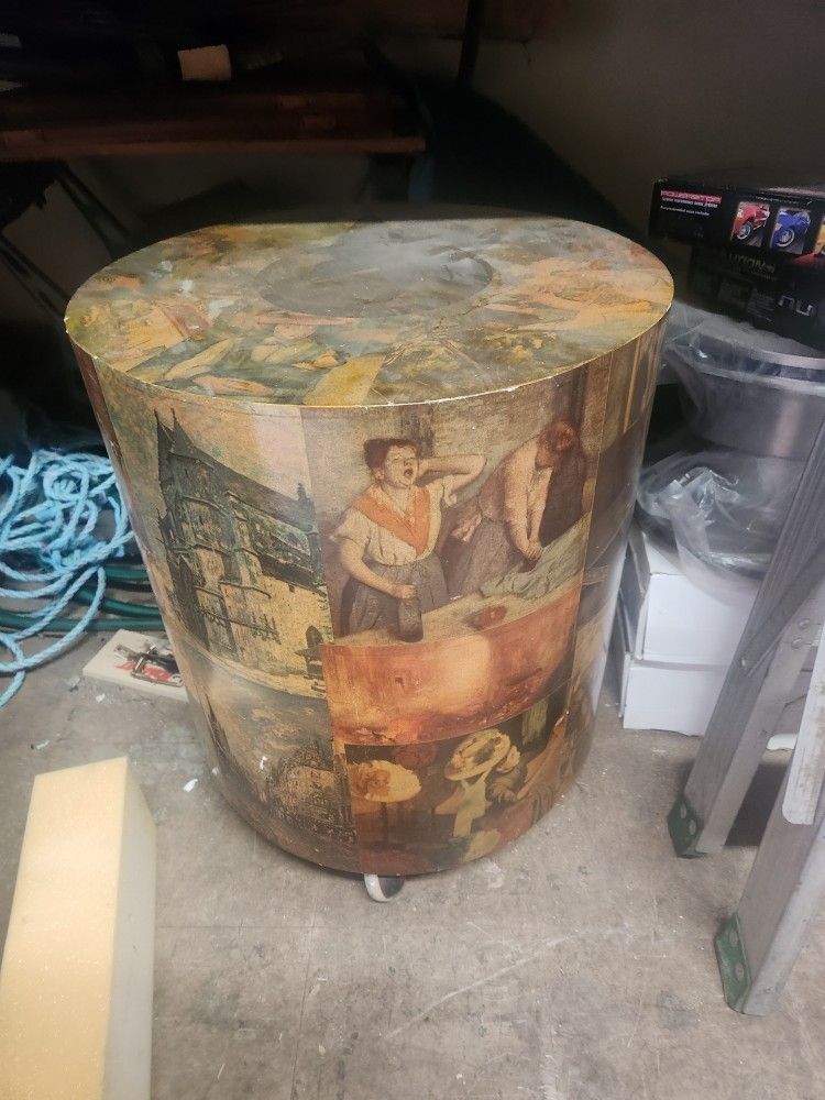 2 Antique Coffee Tables