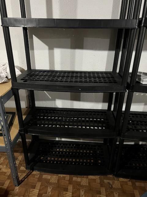 Shelves / Storage 