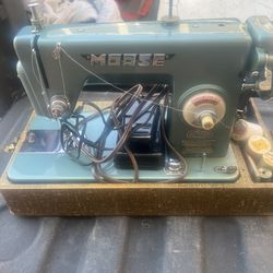 Green Morse Super Dial Sewing Machine Rare Collectible Antique. Excellent Working Condition. 
