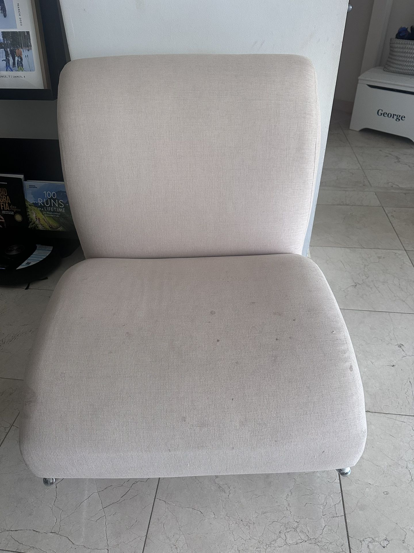 Rocking accent chair 