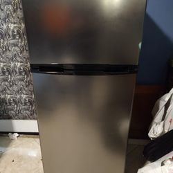 Fridge W Freezer 