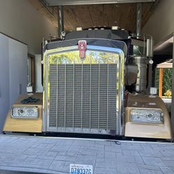 Kenworth W900