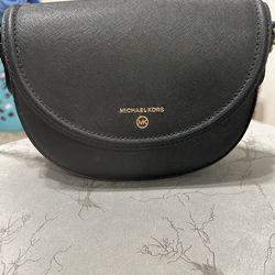 Michael kors crossbody bag