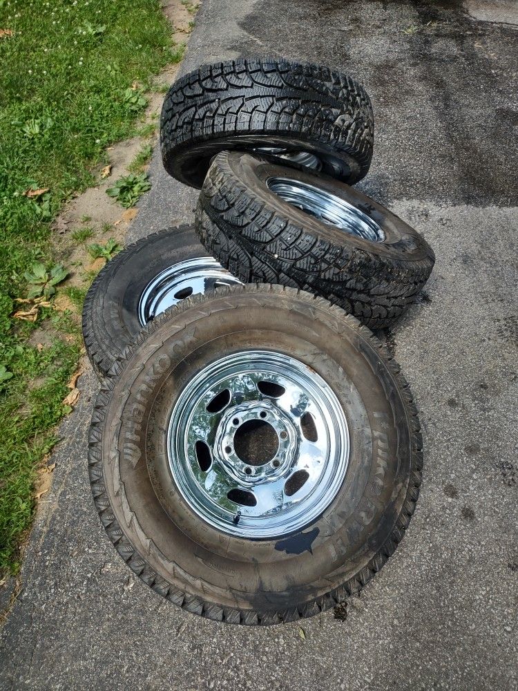 31X10.50R15 studded snows on 6x5.5 lug rims