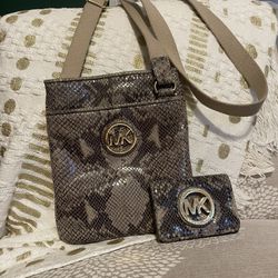 Michael Kors Crossover And Small Wallet 