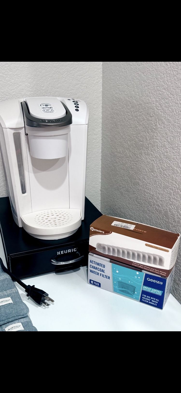 Keurig Single Serve K-Cup Pod Coffee Maker w/ K-Cup Holder and 2 boxes of water filter cartridges (only used a few times originally $200 for all) now