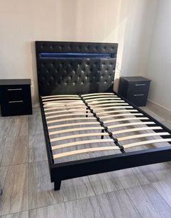 Bed And Two Nightstands ***** Cama Y Dos Mesitas