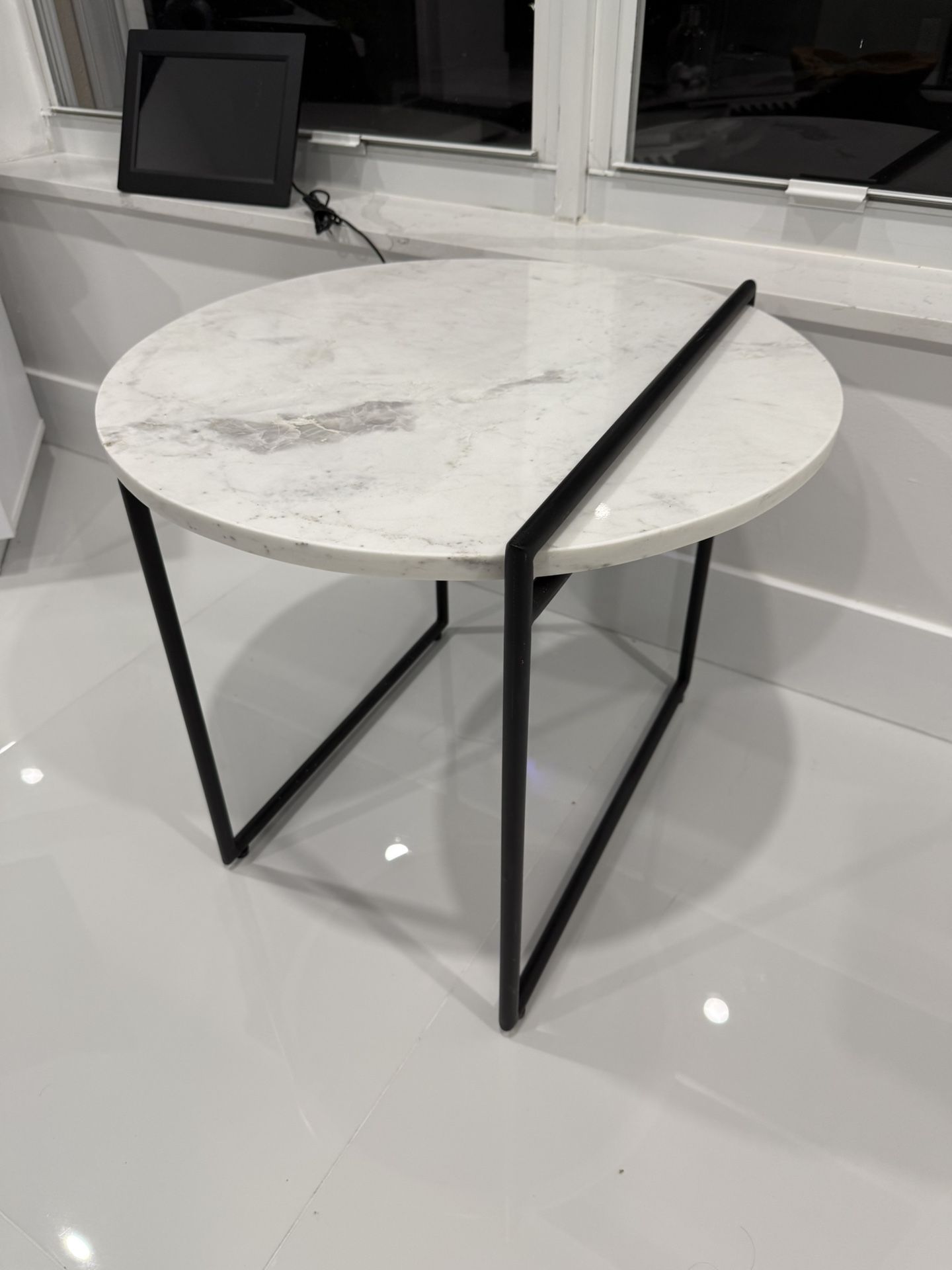 New Beautiful Modern White Marble End Table, diameter: 22.00 height: 19.00, Was $200 At City Furniture