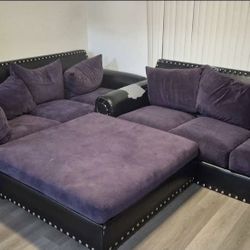 Full size sectional couch with ottoman
