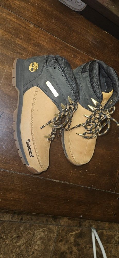 Timberland Size 7.5 Man
