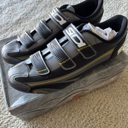 Men Shoes (size 11)